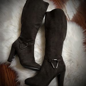 Ozzie Dark Grey Knee High Boots - 7M wide calf